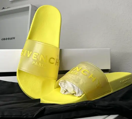 Givenchy Men's Size 8 BNWT Yellow Logo Slides