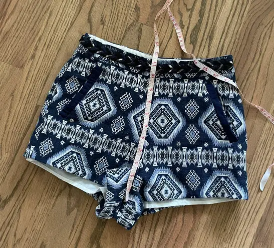 Endless Rose Nordic Pattern Shorts