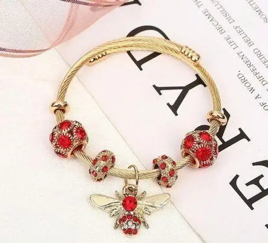 Adjustable Crystal Bee Charm Bracelet for Women Gold