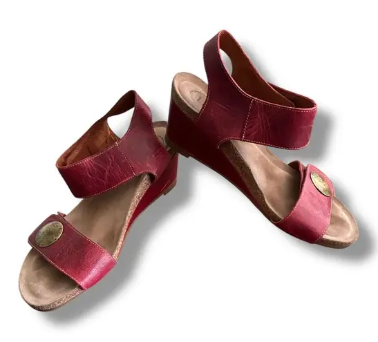 Taos Carousal Leather wedge red open toe sandal size 8
