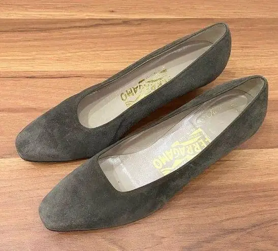 Salvatore Ferragamo Vintage DE 17085 149 Olive/Gray Suede Low Heel Pumps Size 6