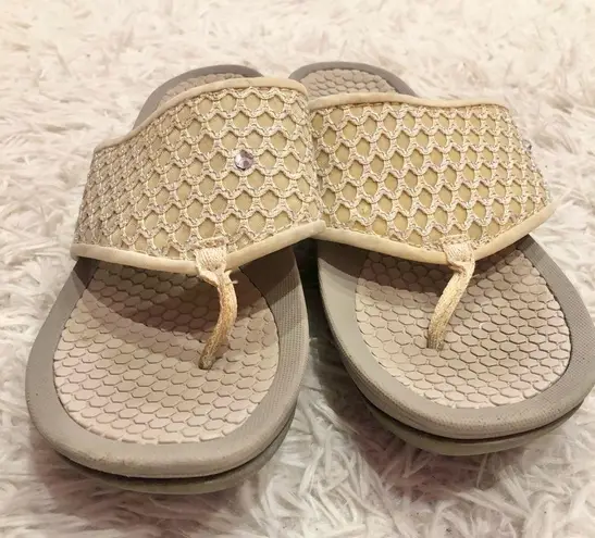 Baretraps  dasie slip on thong sandals tan size 11