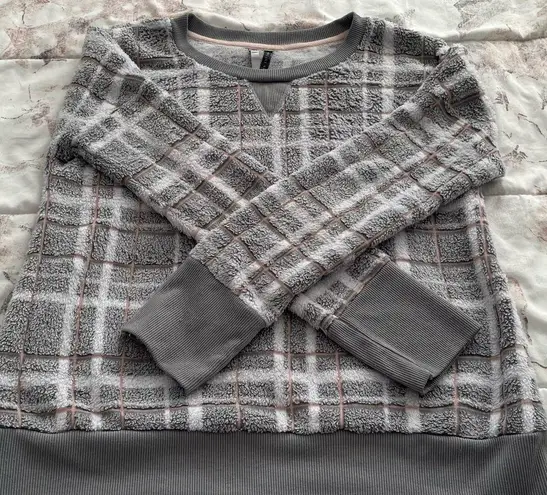 Jaclyn Intimates  fleece plaid gray & white sweatshirt, size D loungewear spring