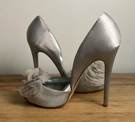 Audrey Brooke  silver heels size 7