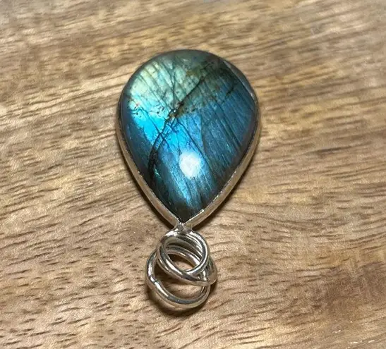 Sterling Silver Labradorite Tear Drop Pendant