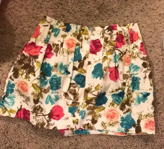 Ezra pleated floral skirt size Small
