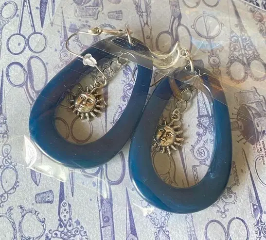Handmade retro boho fairy hippie style unique sun & moon dangle earrings 🦋🌞💚🌙