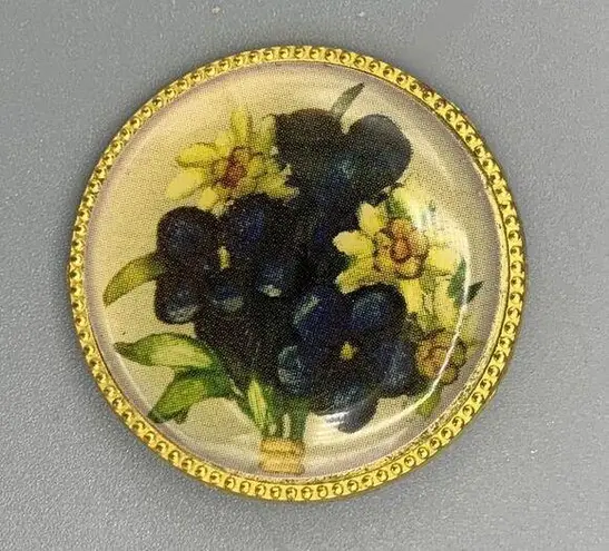 Vintage Round Brooch Lapel Pin Bouquet Flowers Daffodils and Irises Mother’s Day Size 0