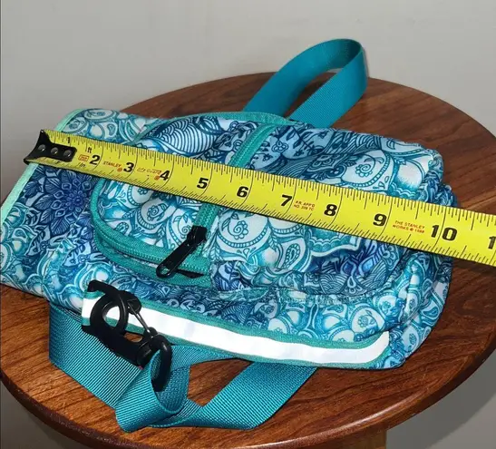 Teal and Blue neoprene water bottle bag Patterned Women's Travel Bag