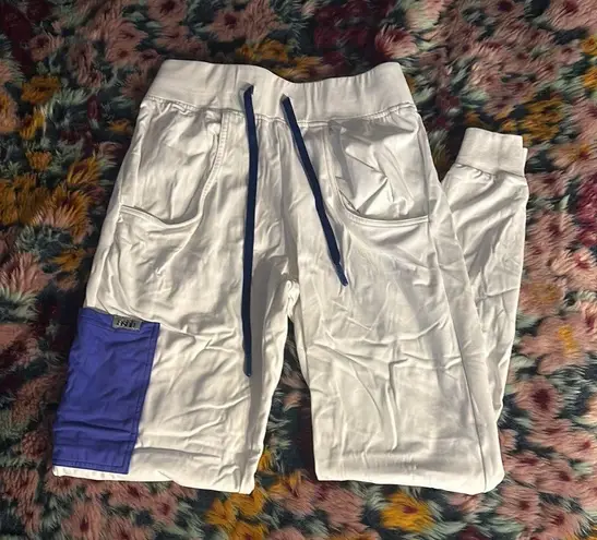 Ash Two Piece h Scrubs in Charmed