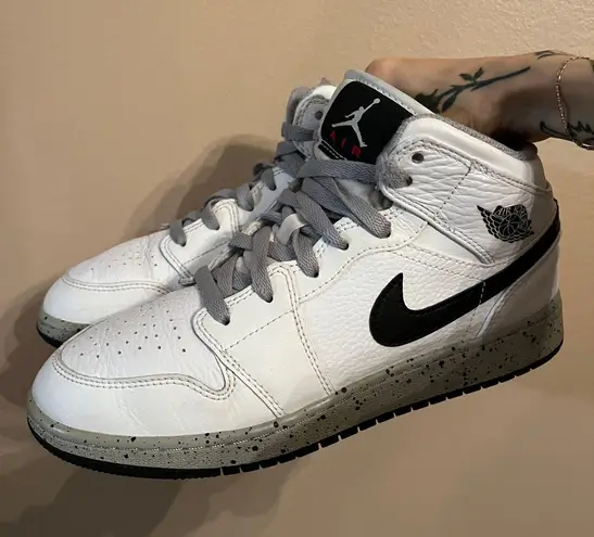 Air Jordans 1 Retro Mid GS ‘White Cement’