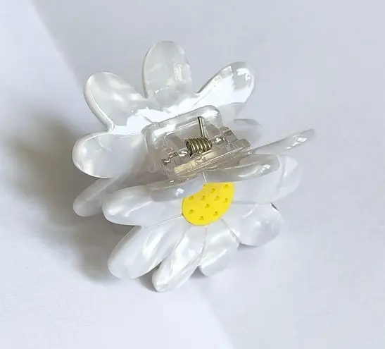 Daisy  Flower Resin Claw Clip | Eco-Friendly