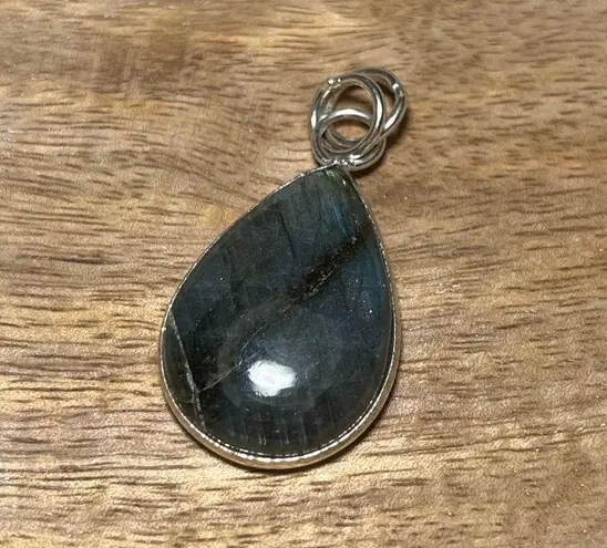 Sterling Silver Labradorite Tear Drop Pendant
