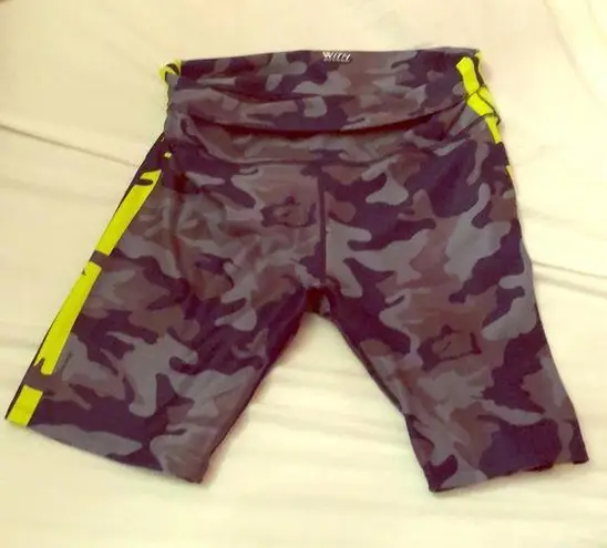 Super Cute Camo Spandex Work out Shorts ! Size L