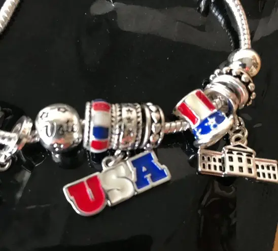 Patriotic Charm Bracelet USA Capitol Building Flag