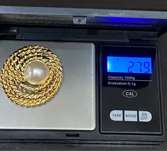 Vintage Unsigned Large Faux Pearl Twisted Rope Gold