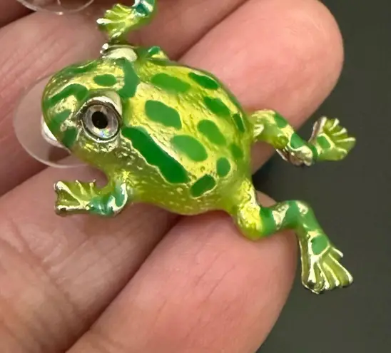 Unsigned Enameled Green Frog Earrings 9g.