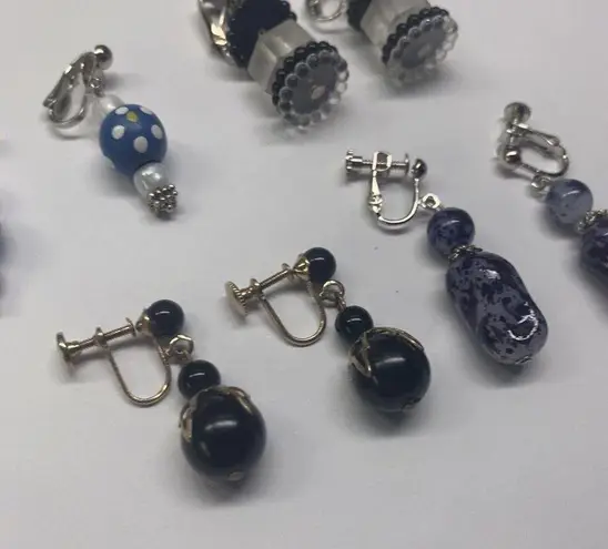 Black Bead Lot Of 4 Costume Earrings Vintage Clip On Screw On Blue / Dangle Mix