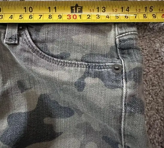 Hudson Jeans HUDSON Krista Super Skinny Camouflage Camo stretchy jeans size 26; NWOT; size 2