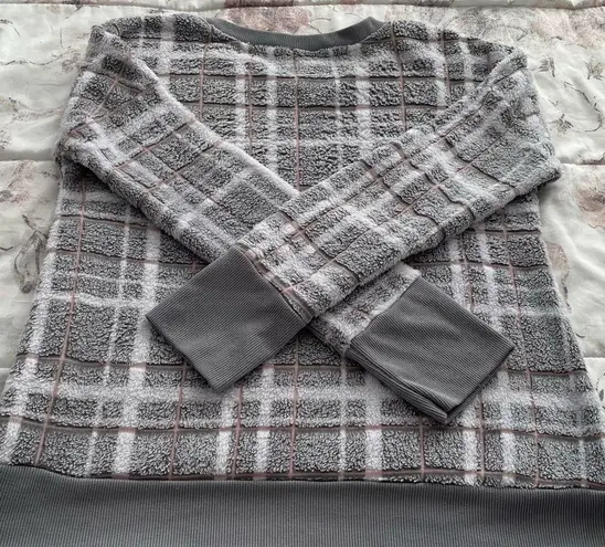 Jaclyn Intimates  fleece plaid gray & white sweatshirt, size D loungewear spring