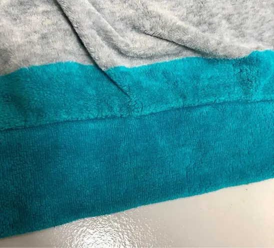 Jaclyn Smith Vintage 90s Sport Velour Stripes Teal & Grey Henley Sweatshirt sz L