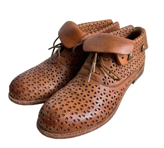 Patricia Nash Sabrina Perforated Ankle Booties Womens Size 7 Tan Foldover Cuffed