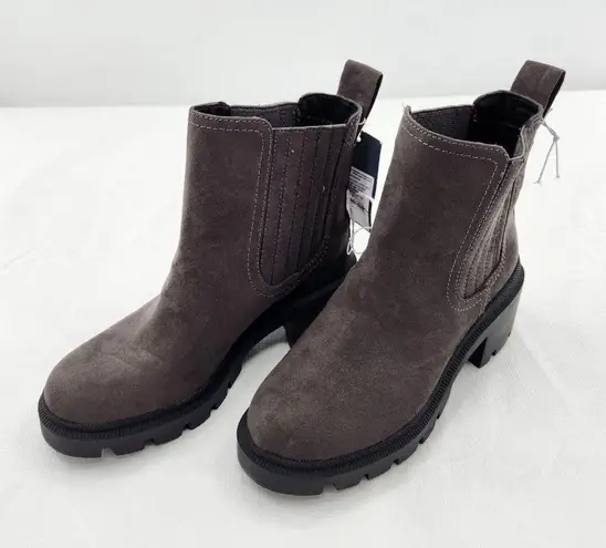 Universal Threads Universal Thread Womens Size 5.5  Naya Heeled Chelsea Boots Gray