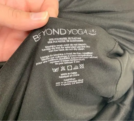 Beyond Yoga Hidden Pocket Infinity Scarf Black One Size