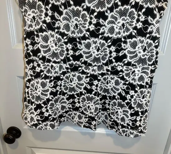 I.N.C International Concept Black/White Floral Lace Peplum Top size 2X