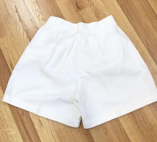 VINTAGE 80s 90s White Pleated High Waist Classic Shorts Cuffed Flared Leg Size 2