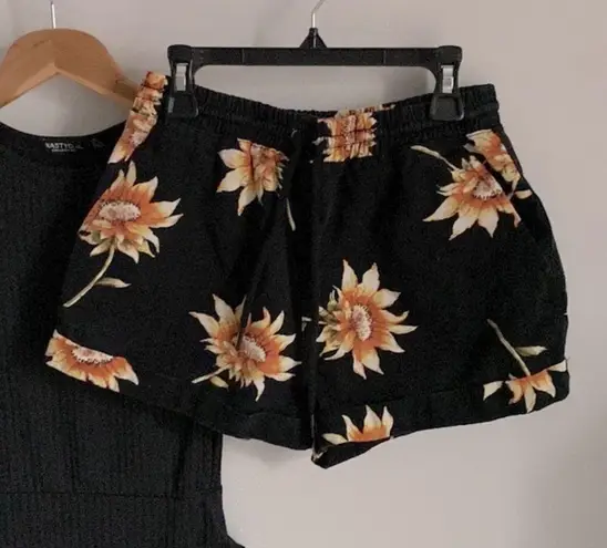 Sunflower Floral Print Rolled Cuff Cotton Shorts With Elasticized Drawstring Black Size undefined
