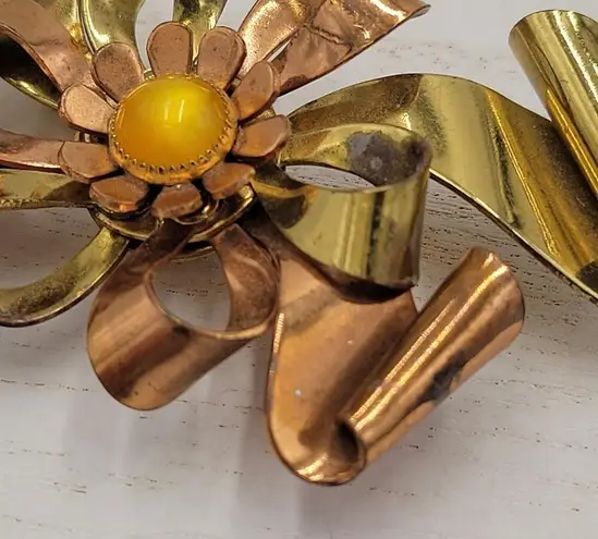 Vintage Two Tone Copper & Gold Ribbon Flower Brooch Pin Yellow Faux Pearl Stone