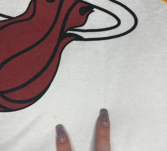 Hybrid Apparel Miami Heat Basketball NBA White Cropped Sweatshirt