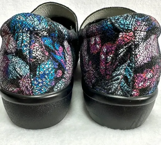 Alegria Lauryn Clogs EU 37W US 7 7.5 Wide Multicolor Leather Feather Print