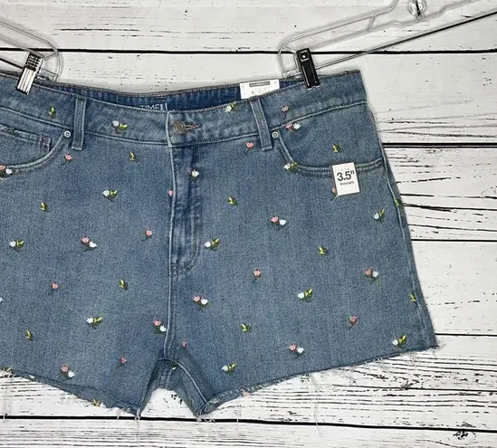 Time & Tru  NWT Sz. 18 Light Blue Wash - Floral Embroidery Raw Hem Denim Shorts