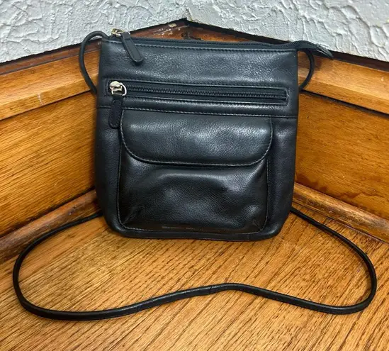 STONE MOUNTAIN Black Leather Crossbody Minimalist Purse