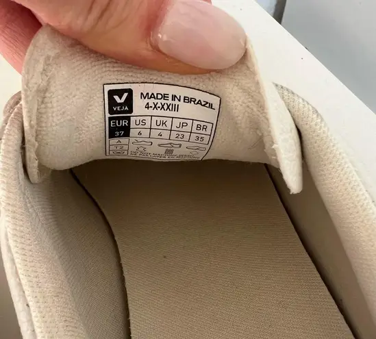 VEJA Recife Velcro Strap Sneakers in White and Pink