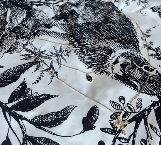 Icing Triple-layer gold cross necklace