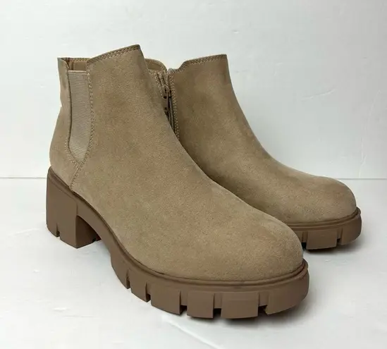 Madden NYC Lug Sole Chelsea Bootie in Sand NWT Size 10