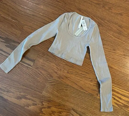 Babaton NWT Sculpt Ribbed Scoop Neck Cropped Longsleeve Size XS Seamless ARITZIA