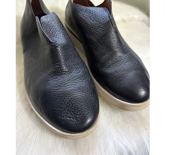 Gentle Souls by Kenneth Cole Black Leather Slip On Platform Shoes Size 8