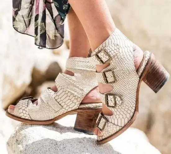 FREEBIRD by Steven Quail Ivory Textured Snake Leather Buckle Gladiator Sandals 9