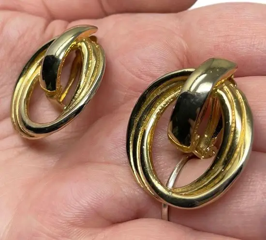 Vintage Unsigned Gold Tone Round Clip On Earrings Statement Classic Modernist