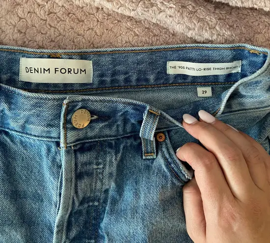 Aritzia Denim Forum “The 90’s Patti Lo-rise Thigh Shorts”