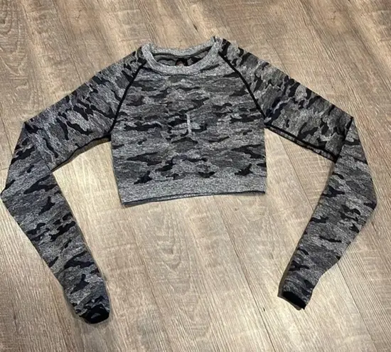 Camo seamless open back design long sleeve crop top Size M