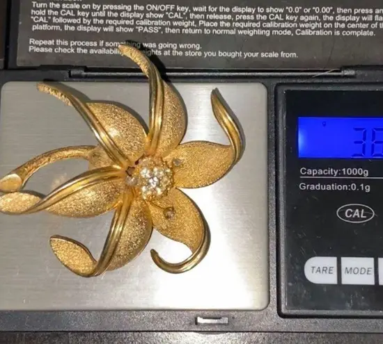 Vintage Unsigned Brushed Gold 3D Flower Brooch