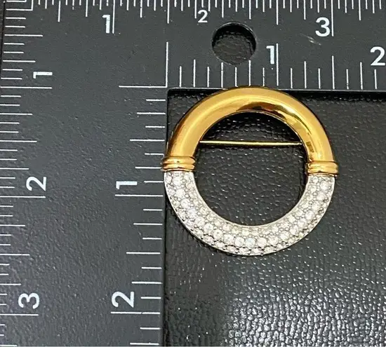 Swavorski Retired SWAROVSKI Swan Signed Clear Crystal Gold-tone Circle Wreath Brooch