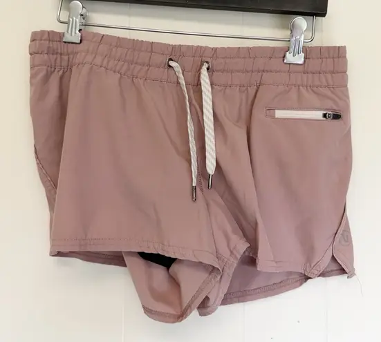 Vuori  Clementine Shorts Size Large - Image 1
