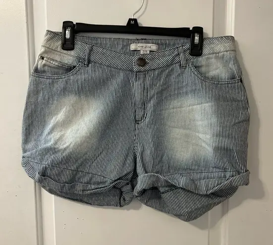 Adam Levine Shorts   - Image 1