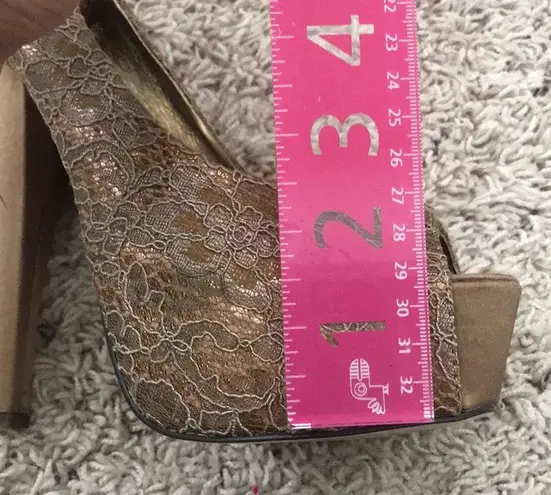 Zigi Soho Lace Platform heels - 8.5